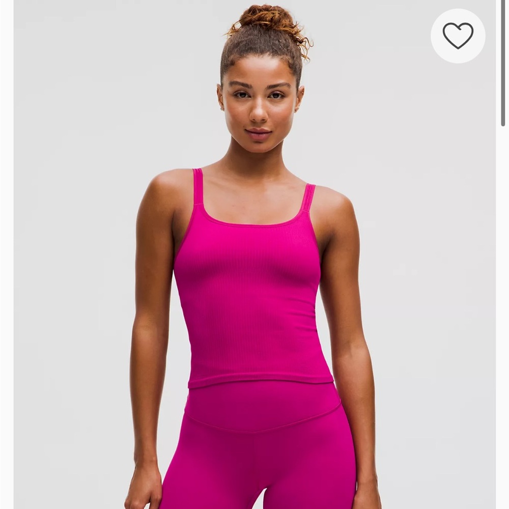Ebb to Street Scoop-Neck Cropped Tank Top
Light Support, B/C Cup